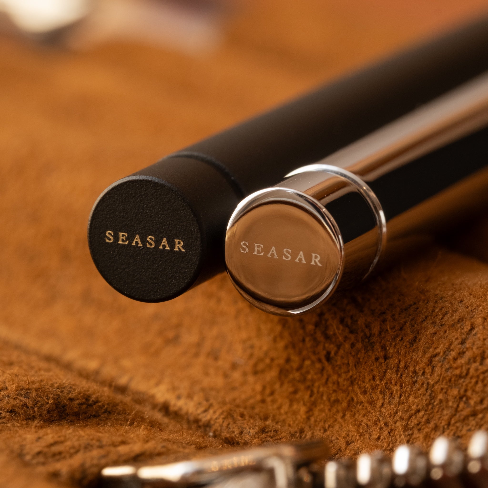 SEASAR DIJECT 芯ケース ブラックとシルバーの先端ノズル質感比較(正方形・スクエア)