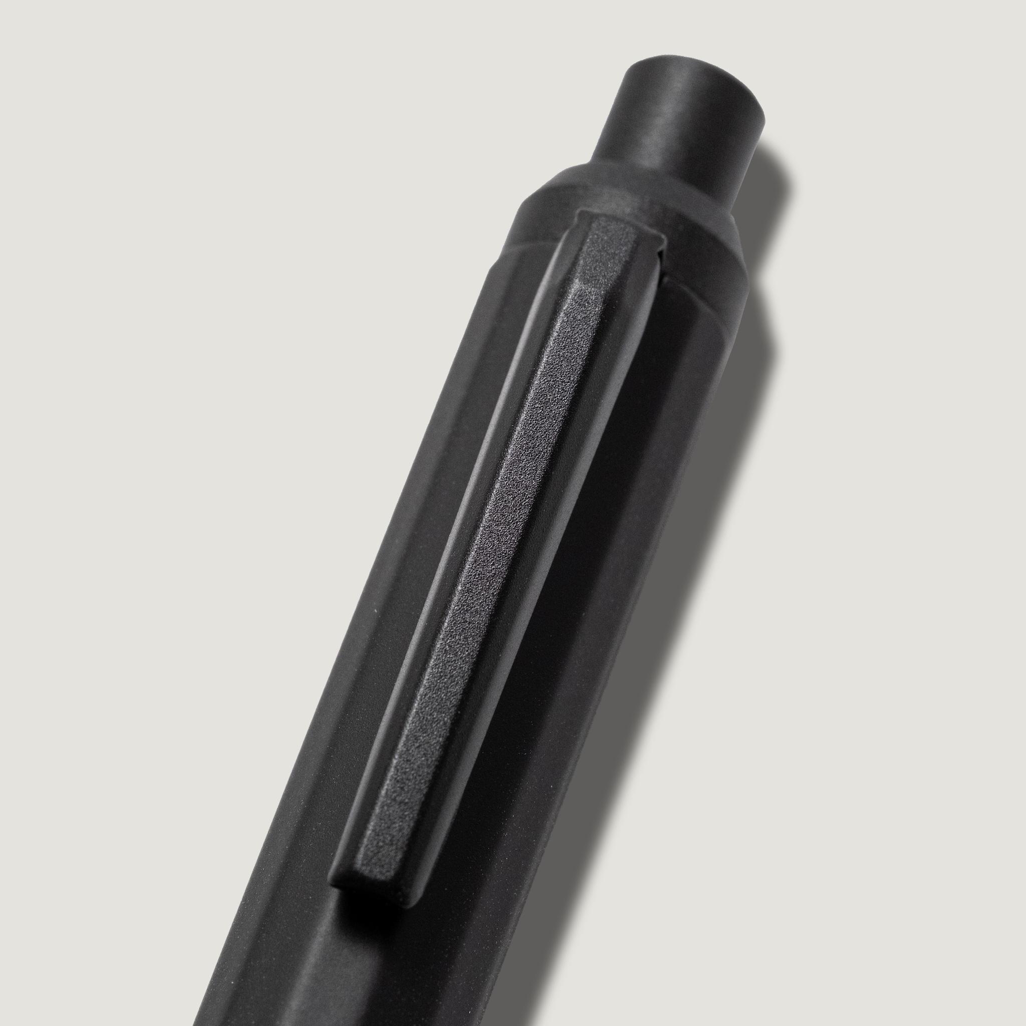 SEASAR GRAVIUM 実用性MAXシャープペンの12角形ボディにマッチしたクリップ