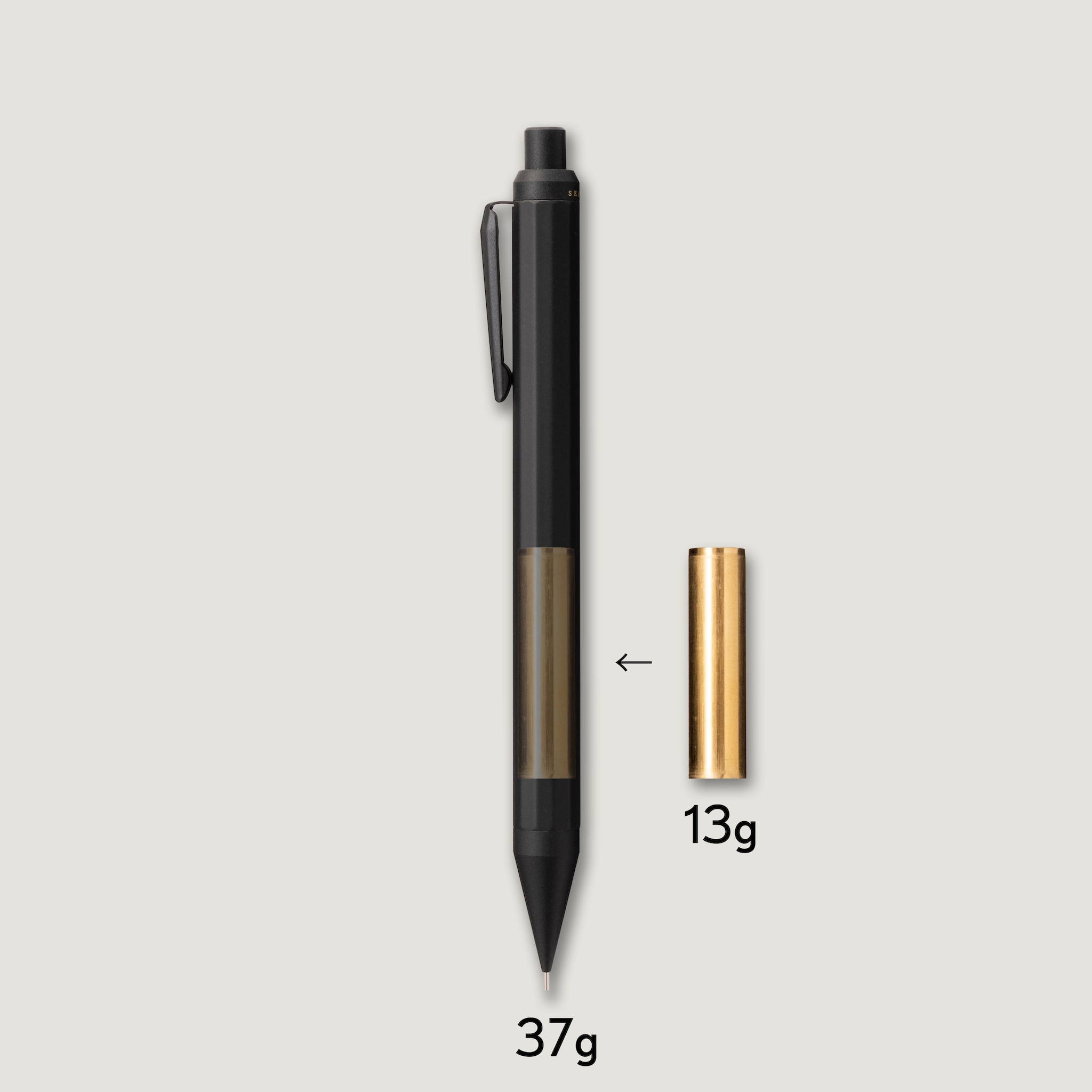 SEASAR GRAVIUM シャープペンのカットモデル。真鍮ウェイト13gを抜き出し、総重量37gを表示。