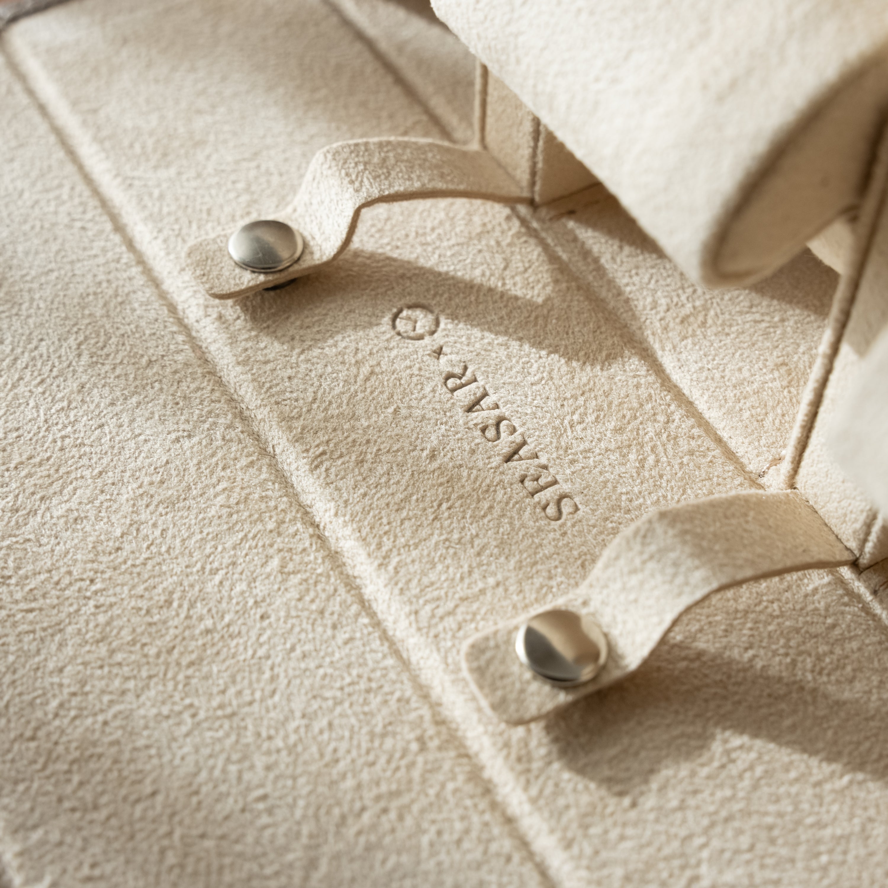 Watch Port ウォッチロール ベージュのロゴ